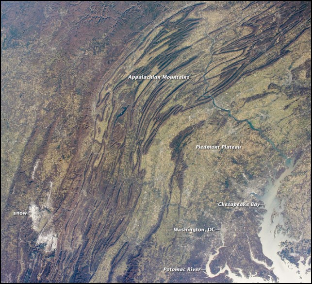 https://upload.wikimedia.org/wikipedia/commons/1/17/Appalachian_Mountains_from_International_Space_Station.jpg